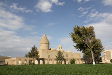 レンガで作られたカワイイ頭をしたチャシュマ・アイユブの建物