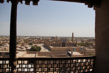 ヒヴァのクフナアルクの見張り台から見下ろす光景