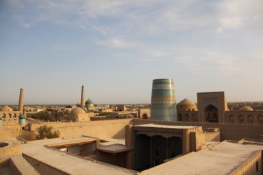 ヒヴァのクフナ・アルクの見張り台からのカルタミナール