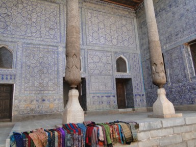 ヒヴァの舞台のようになった中庭