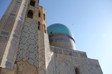 崩れかけたモスクの外観