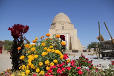 色彩豊かな装飾が施された建物の一部