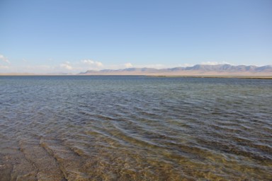 ソンクル湖の透き通った水