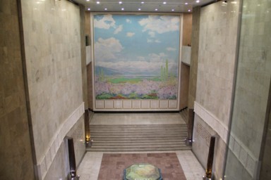 タシケントの誰もいない広大な国立歴史博物館の内部の様子