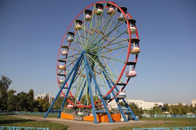 タシケントの公園にある簡易的な観覧車
