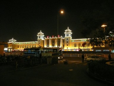 ライトアップされた北京駅
