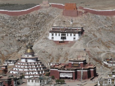 ギャンツェゾンェの頂上からのパンコルチョンデ