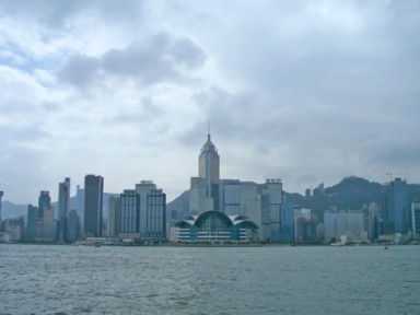 香港のヴィクトリア・ハーバーからの香港島