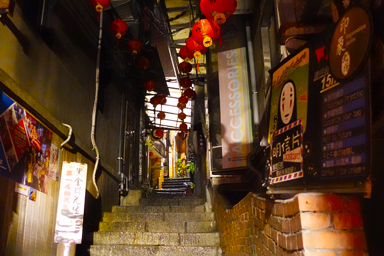 九份の夜のひっそりとした賢崎路