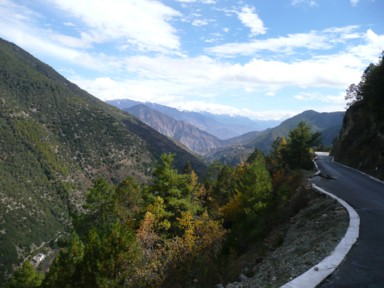 長江・メコン・サルウィンの三つの大河が並走する三江併流の地域