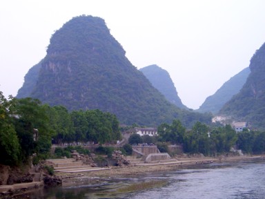 陽朔の奇岩と街