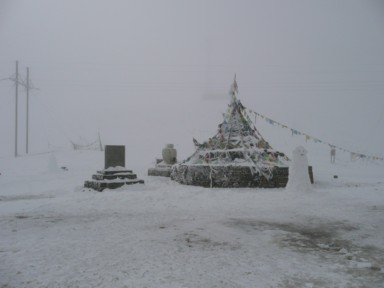 標高4008mの峠の雪だるま