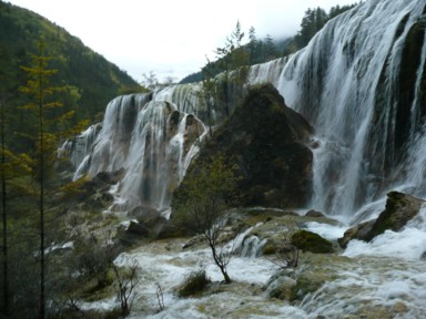 大迫力のクライマックス的な滝の珍珠灘瀑布