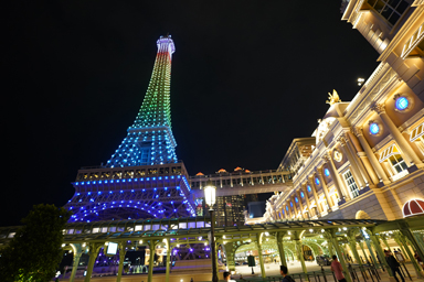 エッフェル塔をマネした建物