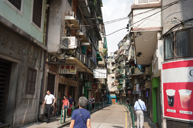マカオの生活感あふれる裏路地