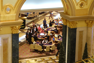 広大なカジノフロアが続く風景