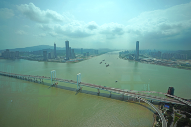 マカオ・タワーから真横に見える中国本土