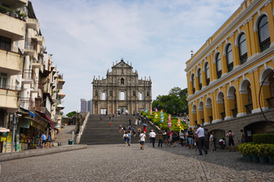 マカオの歴史地区に残るポルトガル風建築。