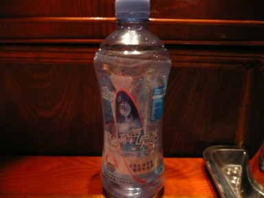 酸素入りのペットボトルの水