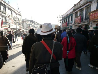 バルコルを巡礼する人々