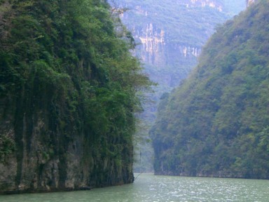 小三峡の絶壁と深い谷