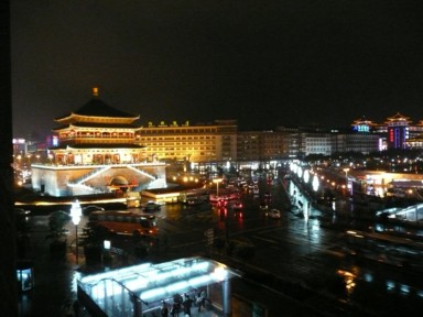 ライトアップされた西安の鐘楼