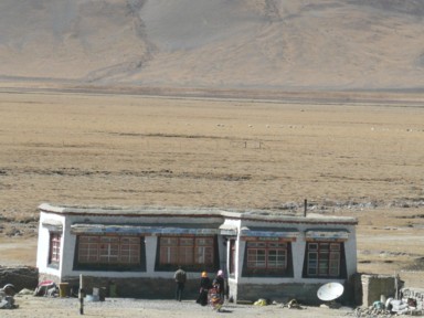 知らない村や人が流れていく青蔵鉄道の車窓からの風景