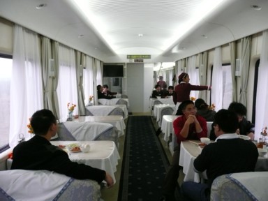 青蔵鉄道の食堂車