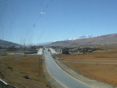 ときどき通り過ぎる町も一瞬で大自然