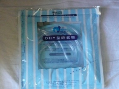 高山病対策の酸素吸入装置が備わる青蔵鉄道