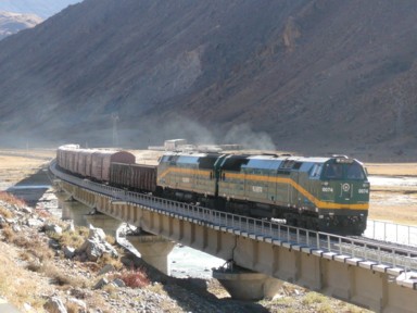 山の中へ青蔵鉄道