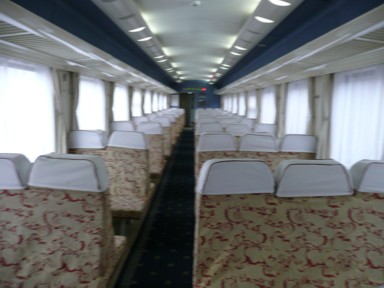 青蔵鉄道の普通席のガラガラの様子
