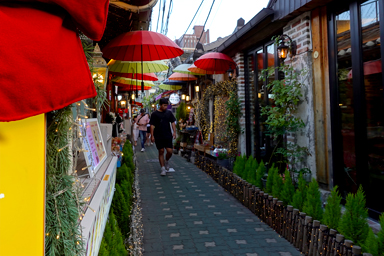 仁寺洞の並ぶおしゃれカフェ