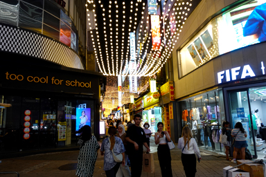 明洞の夜のおしゃれなイルミネーション