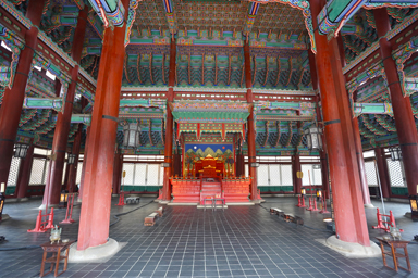 景福宮の極彩色の部屋の玉座