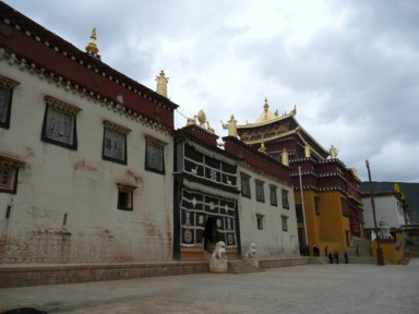 チベットのお寺そのものの松賛林寺