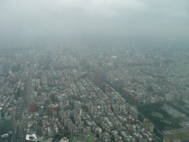 台北101からのところてんのような街並み
