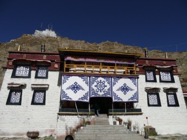 サンガカル寺と深い青の空