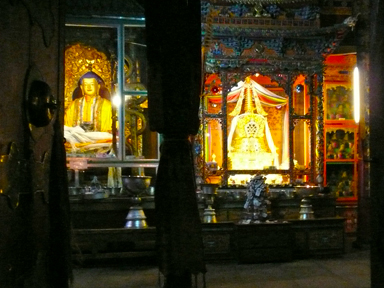 豪華絢爛と恐ろしさが共存するチベット寺院