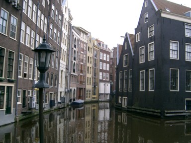 運河沿いの生活に思いを馳せる