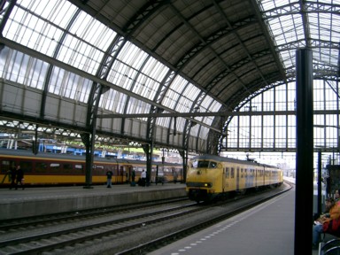 旅の始まりと終わりを見守る駅