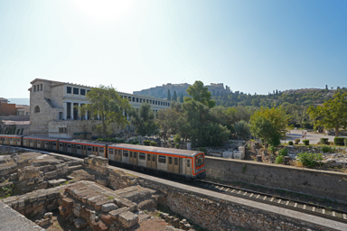 車窓から見える古代の風景