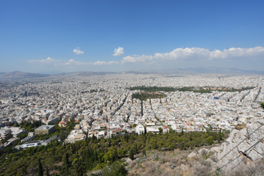 起伏に富んだアテネの街並み