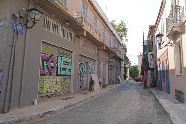 落書きが増えたアテネの街角