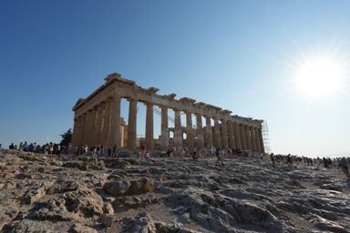 古代の巨大建築物の一部
