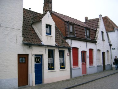 目をこらして見つめる憧れの風景