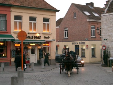 馬車の蹄と石畳が奏でる音の街