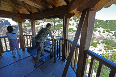 昔ながらの荷揚げ方法を今も使う修道院