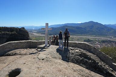 修道院の十字架が象徴する平和