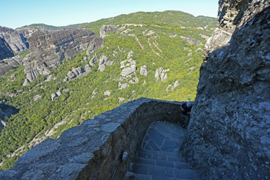新しく設けられた階段と残る恐怖感